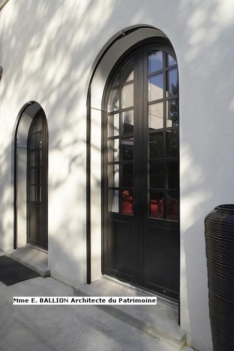 Portes fenetres alu cintrées avec petits bois intégrés
