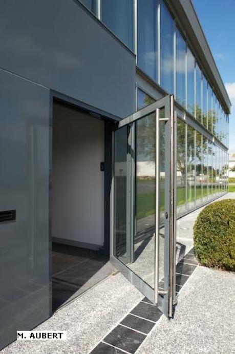 Porte grand trafic - menuiseries aluminium grand trafic - qualité et fIabilité portes d'entrée INITIAL